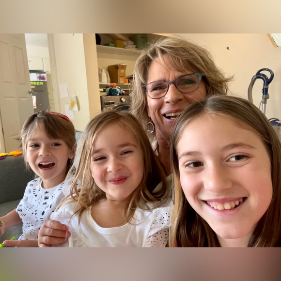 Meet your Poshmark Ambassador, Lisa! - Picture 10 of 11